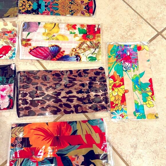 ❄️❄️CLEARANCE ❄️❄️ BRAND NEW MASKS still in bag - Picture 8 of 11